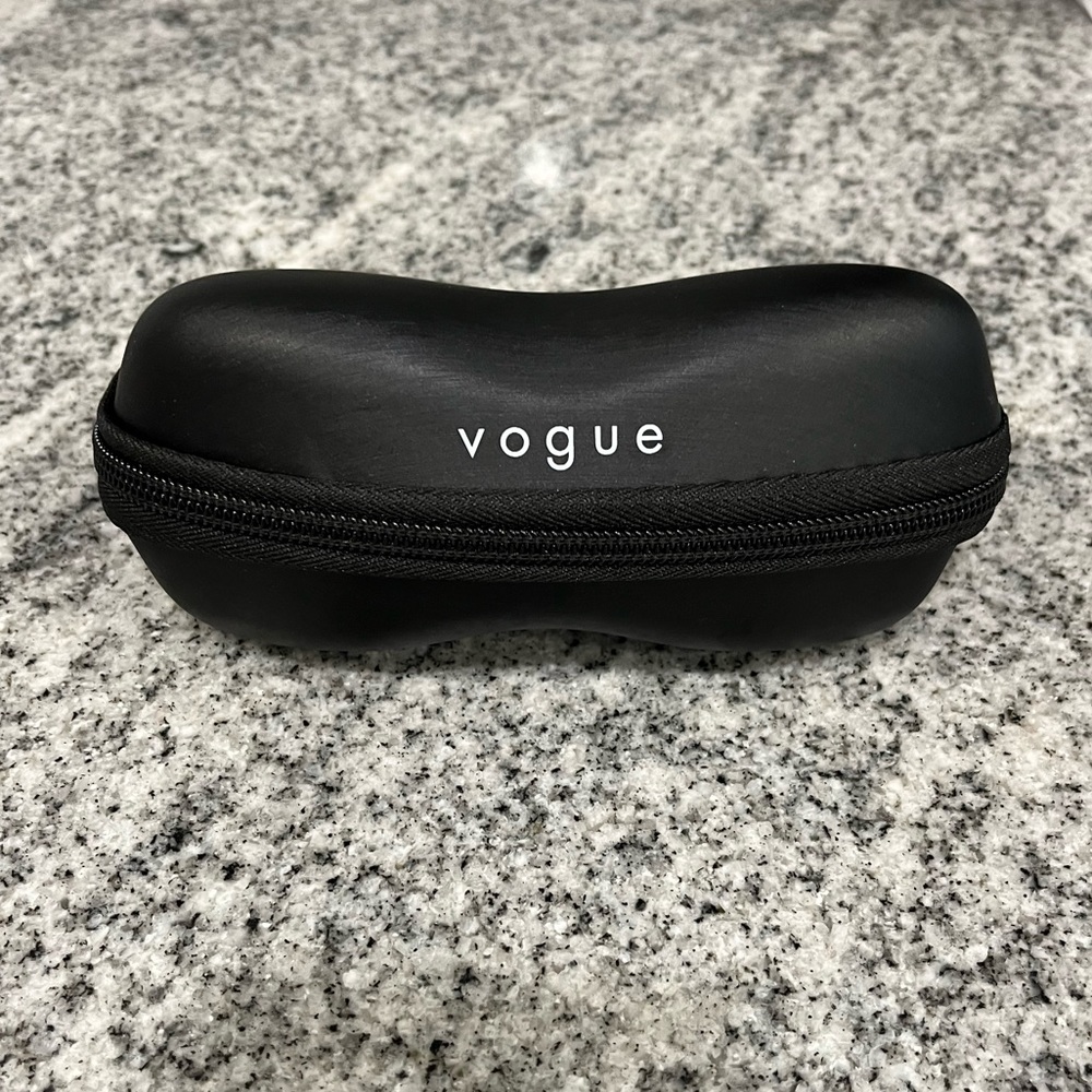 🕶️NWOT Vogue Glasses Case